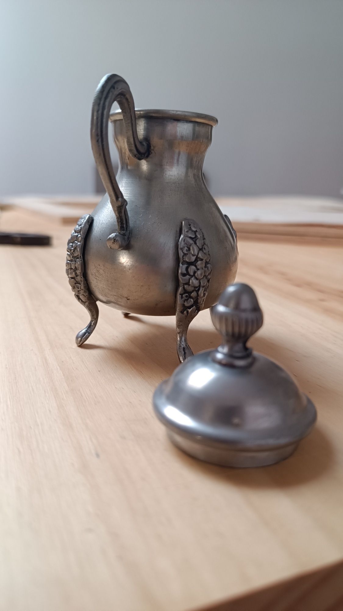 Peças decorativas em estanho