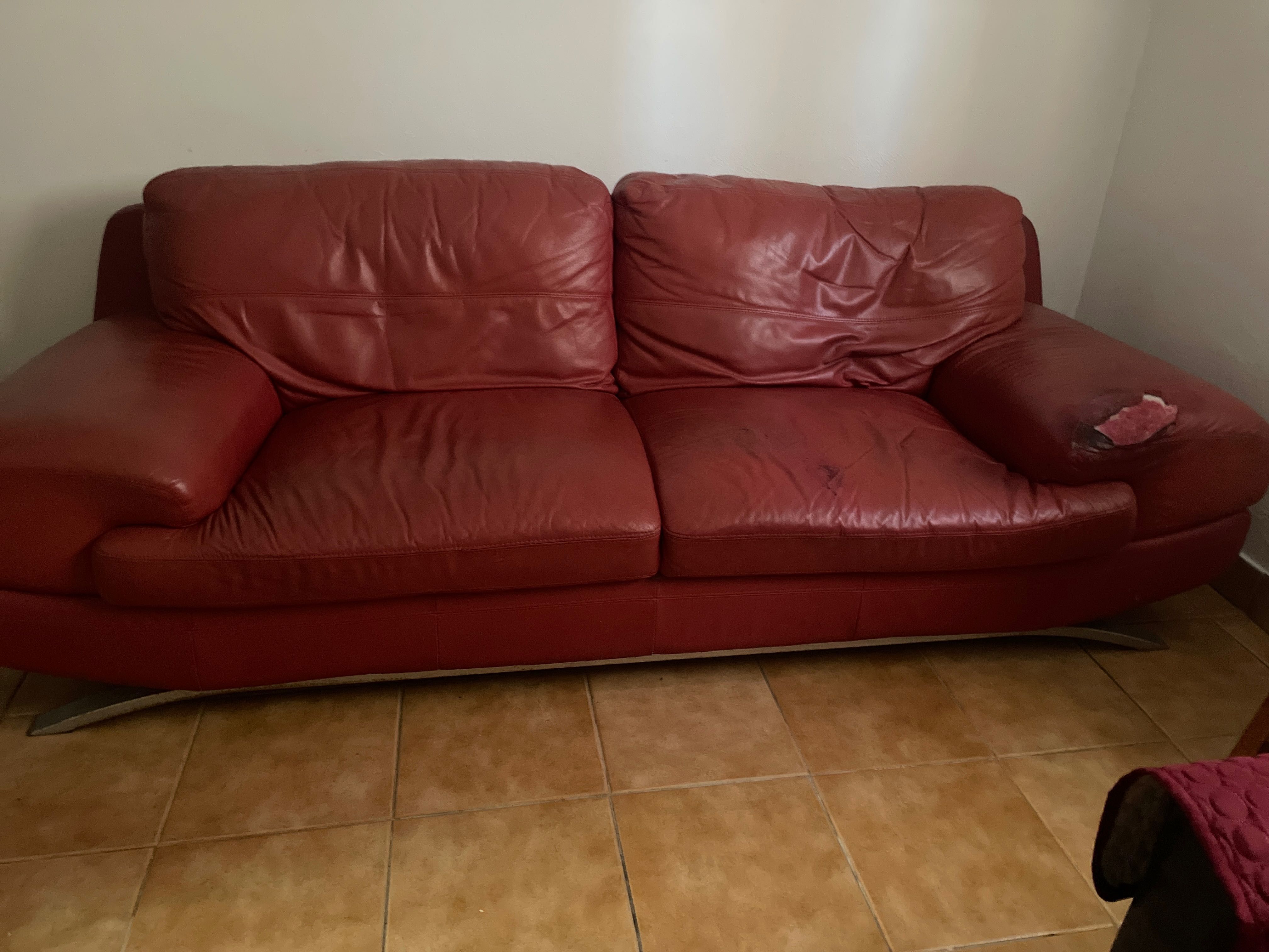 Sofá de três lugares