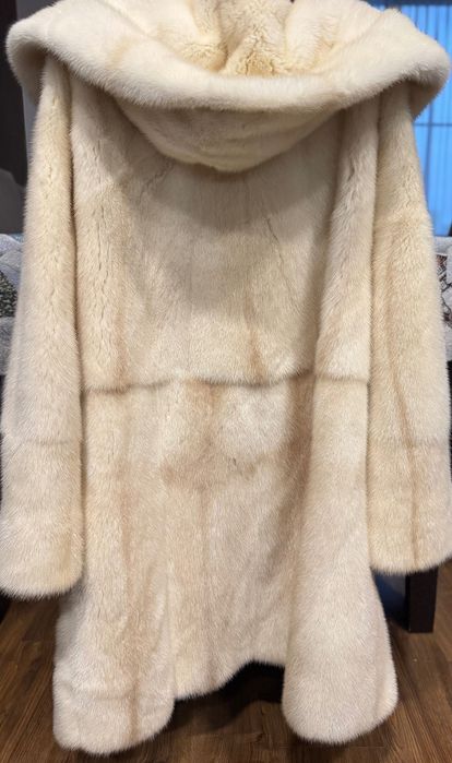 Продам білу шубу, хутро норкова шуба