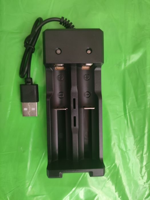 Carregador duplo para baterias li-ion