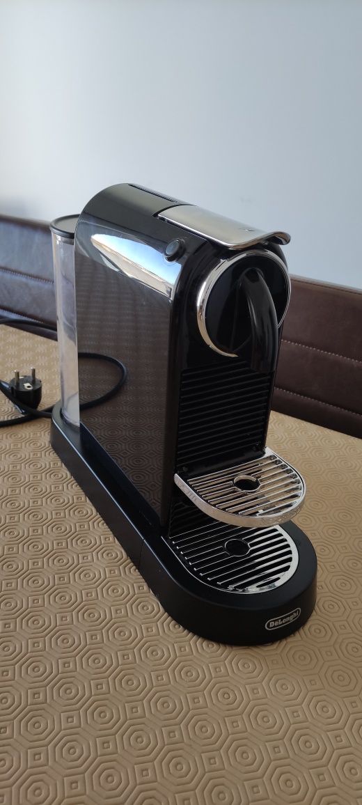 Máquina de Café DELONGHI Nespresso Citiz Preto