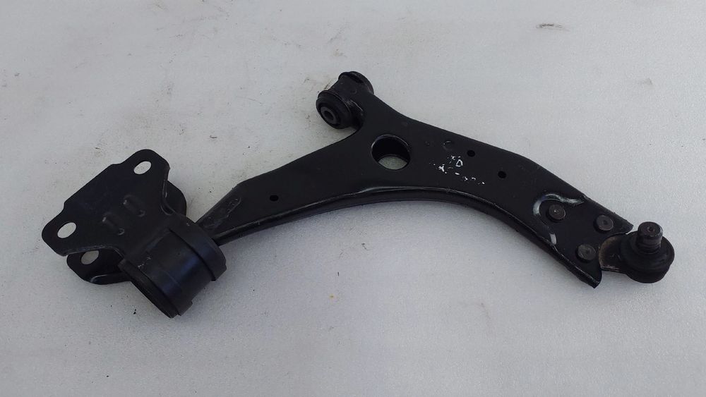 Braço de suspensão frente direito FORD Focus III