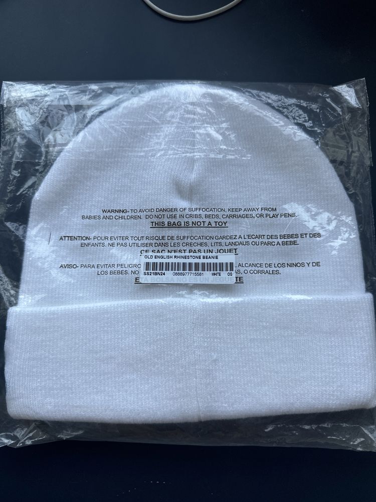 Gorro Supreme Old English Rhinestone