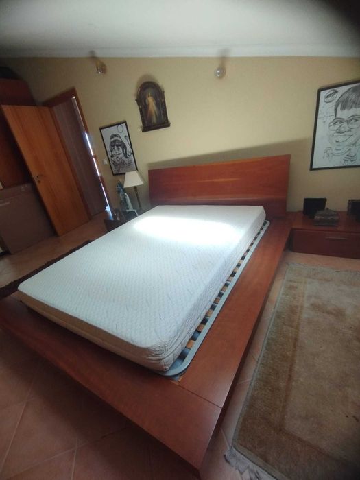 Cama+mesas de cabeceira (estrado elevatório+colchão colunex)