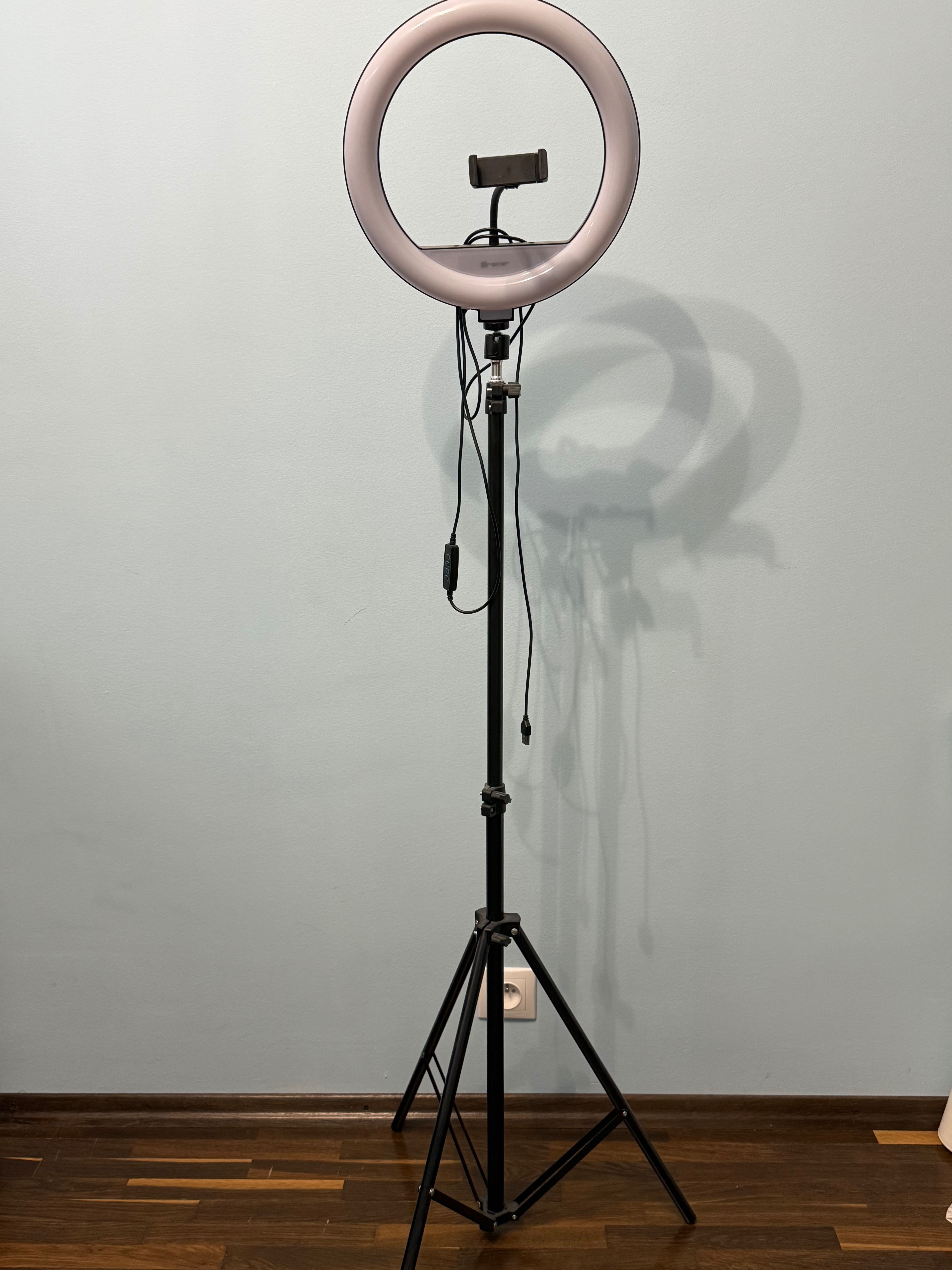Nowiutka Lampa Pierścieniowa LED Ring