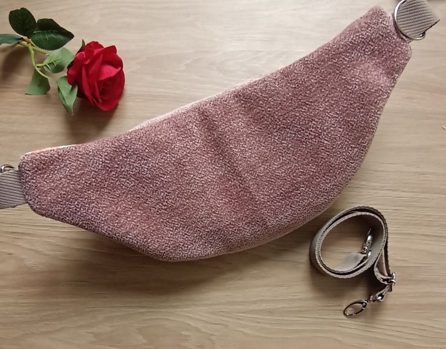 Ręcznie szyta nerka handmade z tkanin tapicerskich unikat