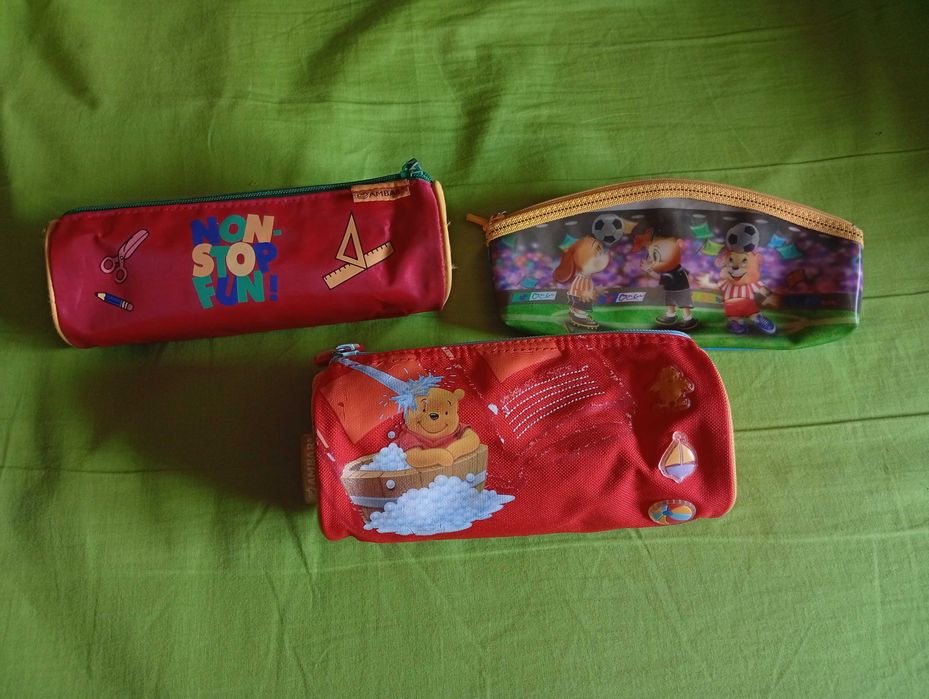 (Material Escolar) Mochila Vermelha Pequena + Oferta de Estojo