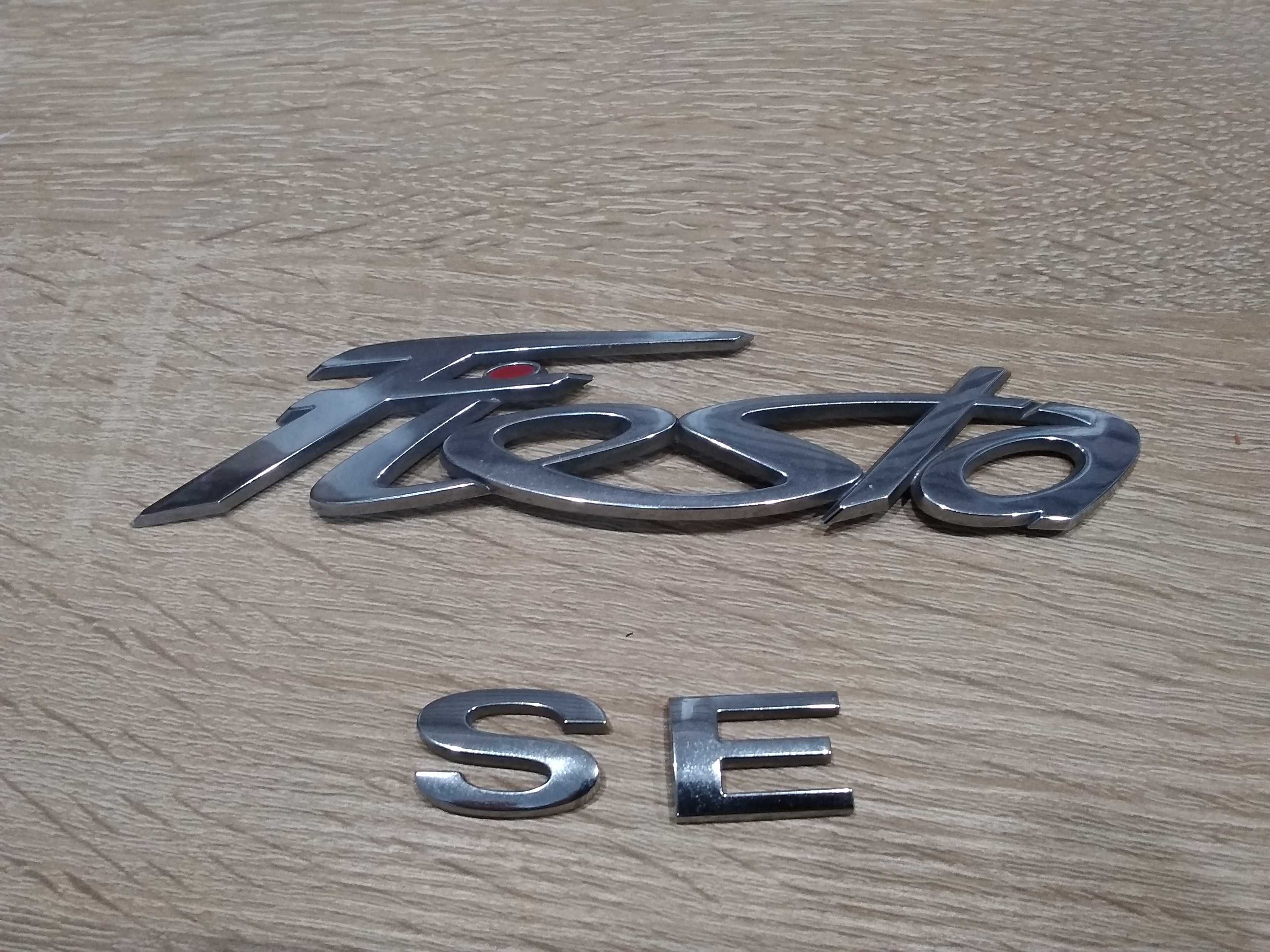 Надпись шильдик крышки башажника Ford Fiesta SE