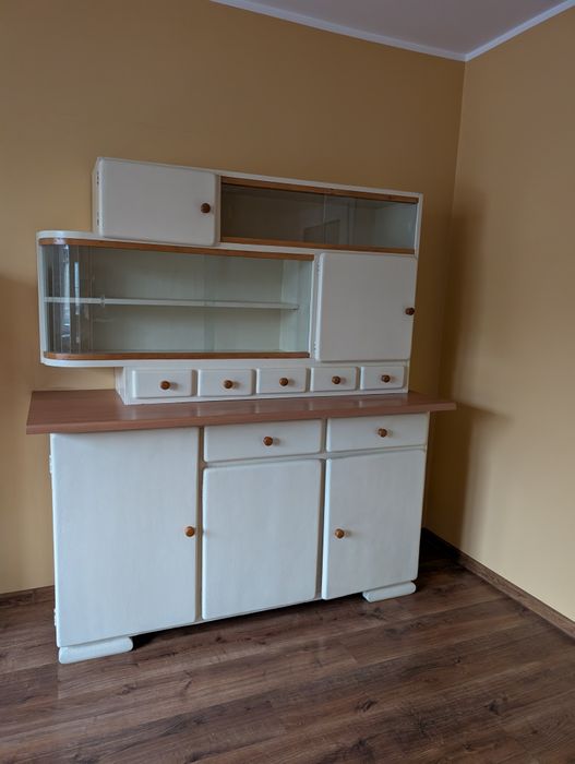 Kredens kuchenny w bardzo dobrym stanie