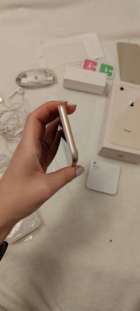 Sprzedam iPhone 8 Rose Gold 64 GB