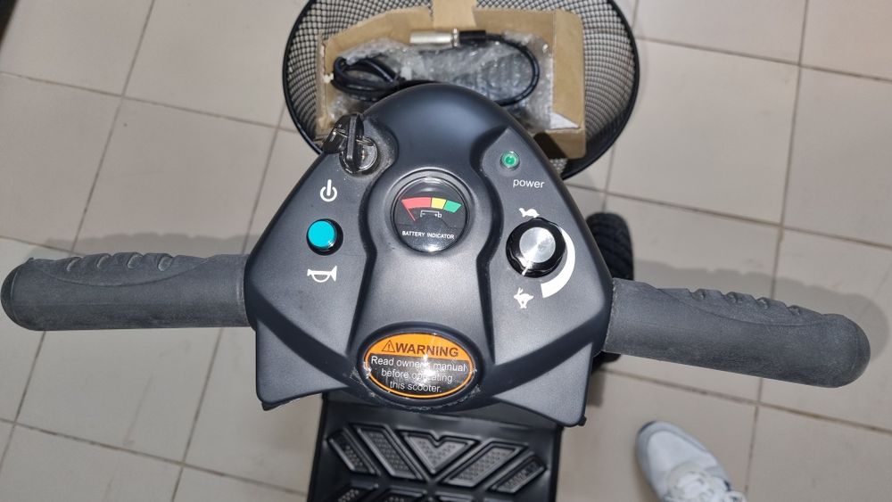 Scooter eléctrica de mobilidade reduzida, nova nunca usada!