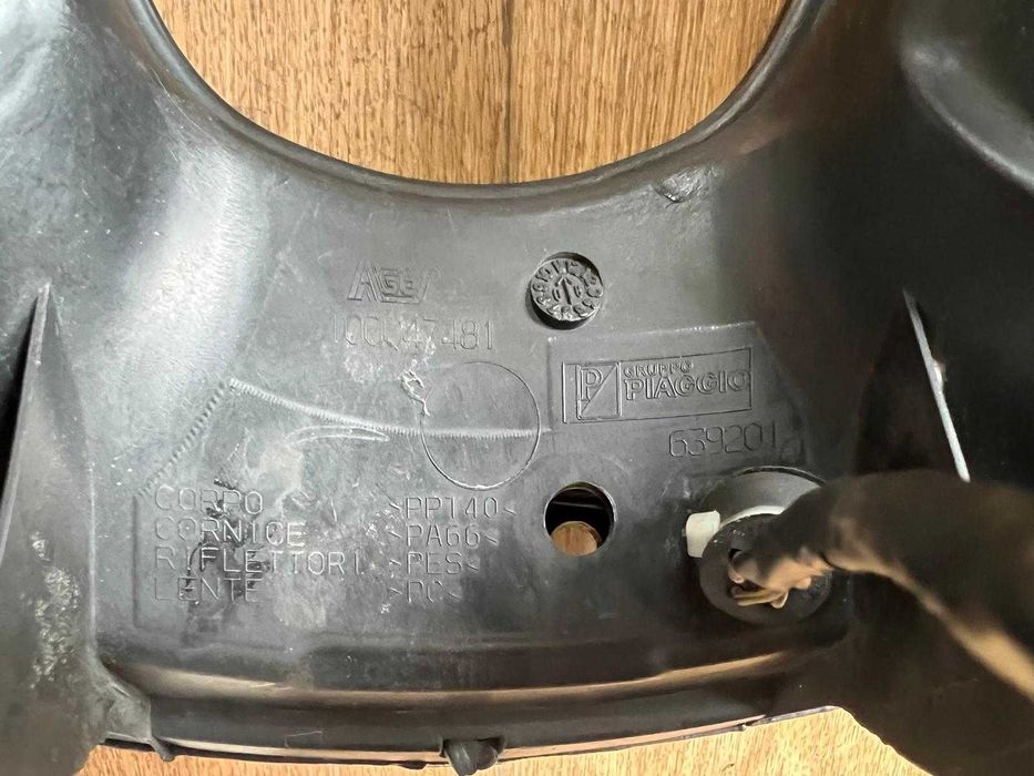 FAROL ORIGINAL PIAGGIO X8 1 2 5 2 0 0 4-2 0 0 5