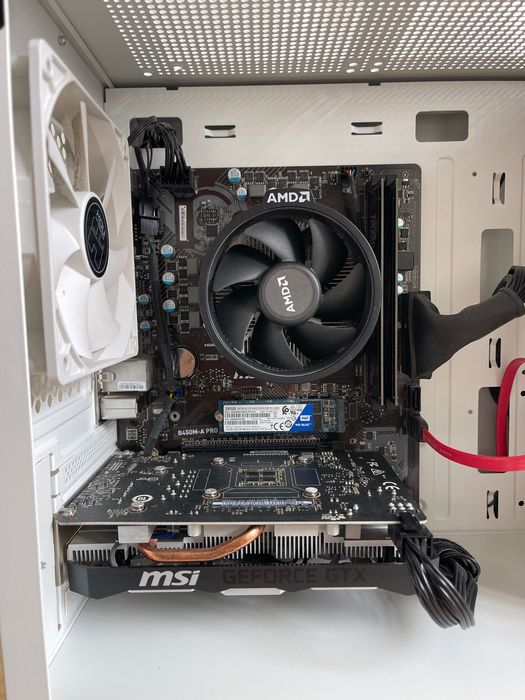 Gaming Desktop com Ryzen 5 e Nvidia GTX 1650s