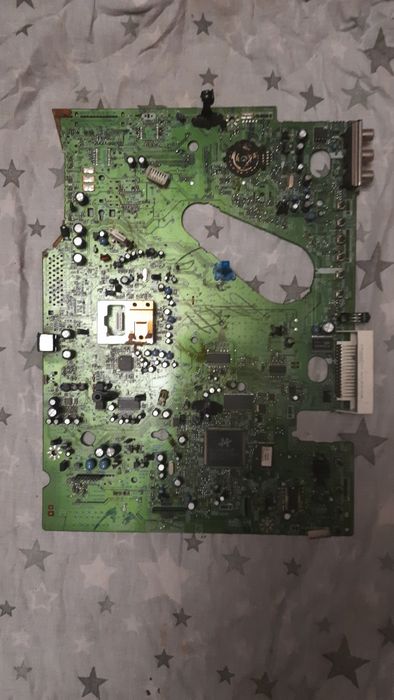 Плати з радіодеталями.