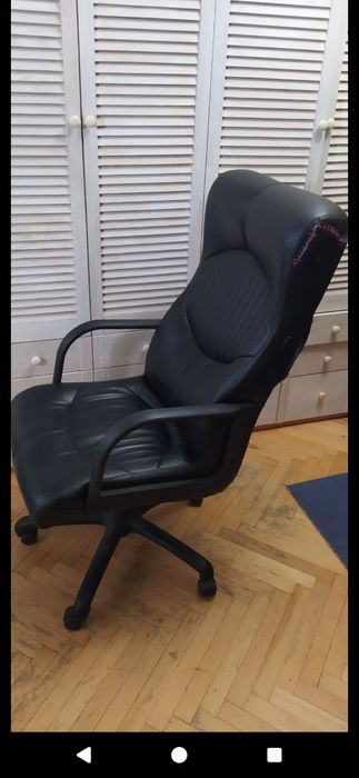 Крісло шкiряне.Вживане.