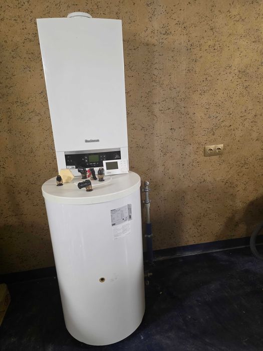 Kocioł kondensacyjny GB072 20kW z RC300 + zasobnik CWU 120 l