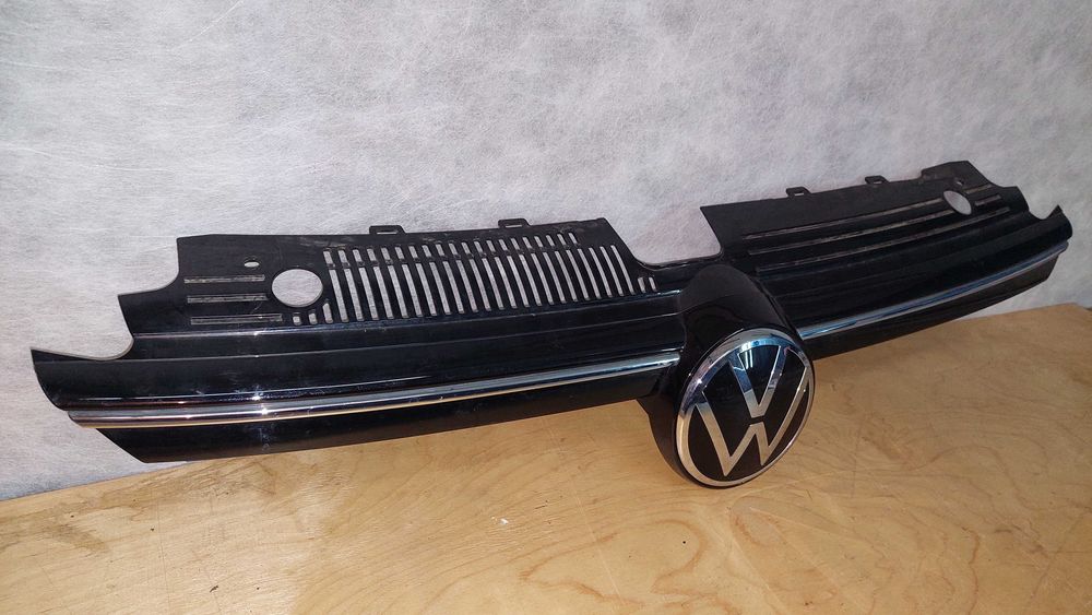 VW Golf 8, 2019- решітка бампера, in00526