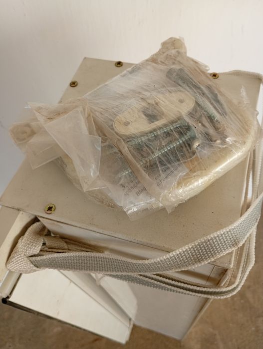 Caixa com estore com persiana