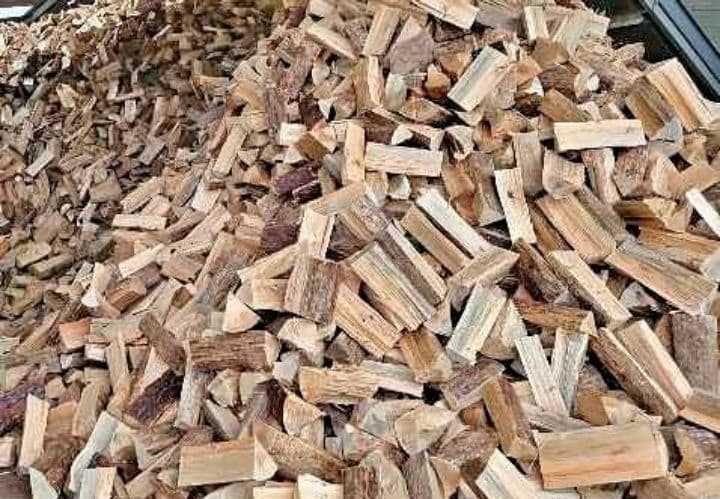 Lenha de pinho seca 35€ o metro cúbico