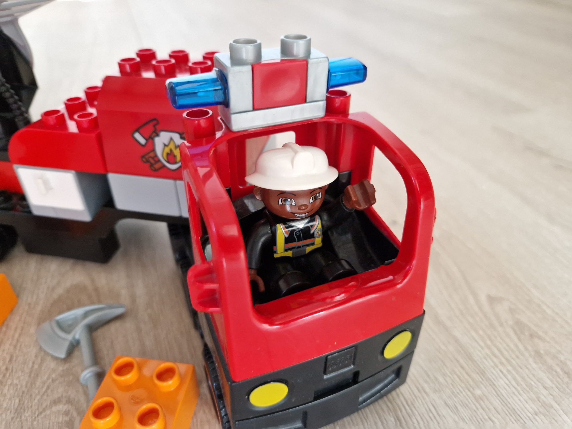 Lego Duplo 4977 wóz strażacki