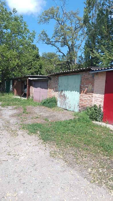 Гараж з підвалом