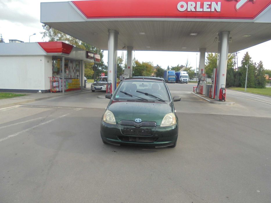 Toyota Yaris 1.0 benzyna półautomat kolor zielony metalik na części