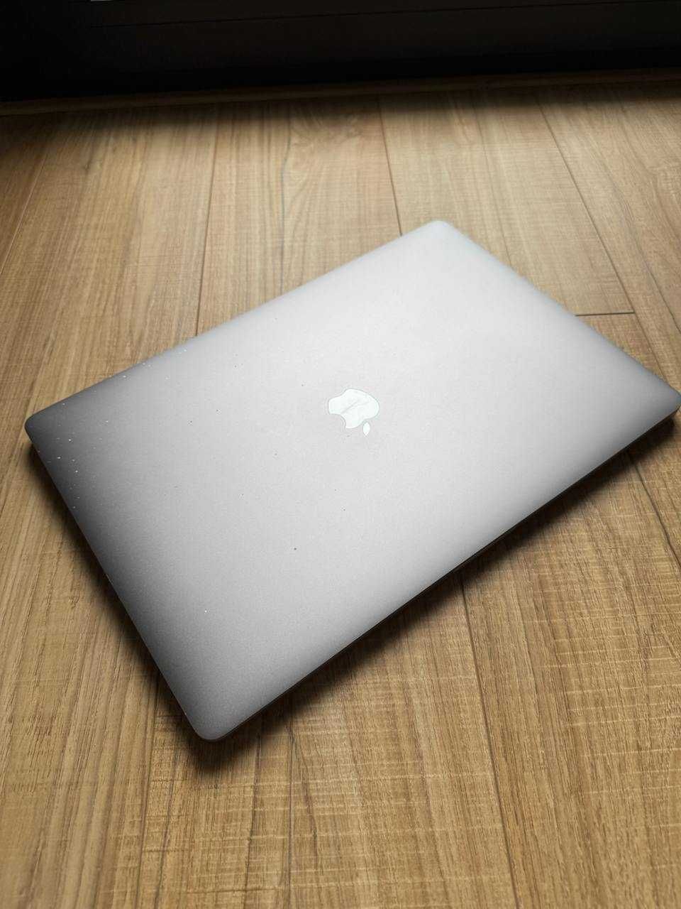 MacBook Pro 16 i7 16GB 512GB