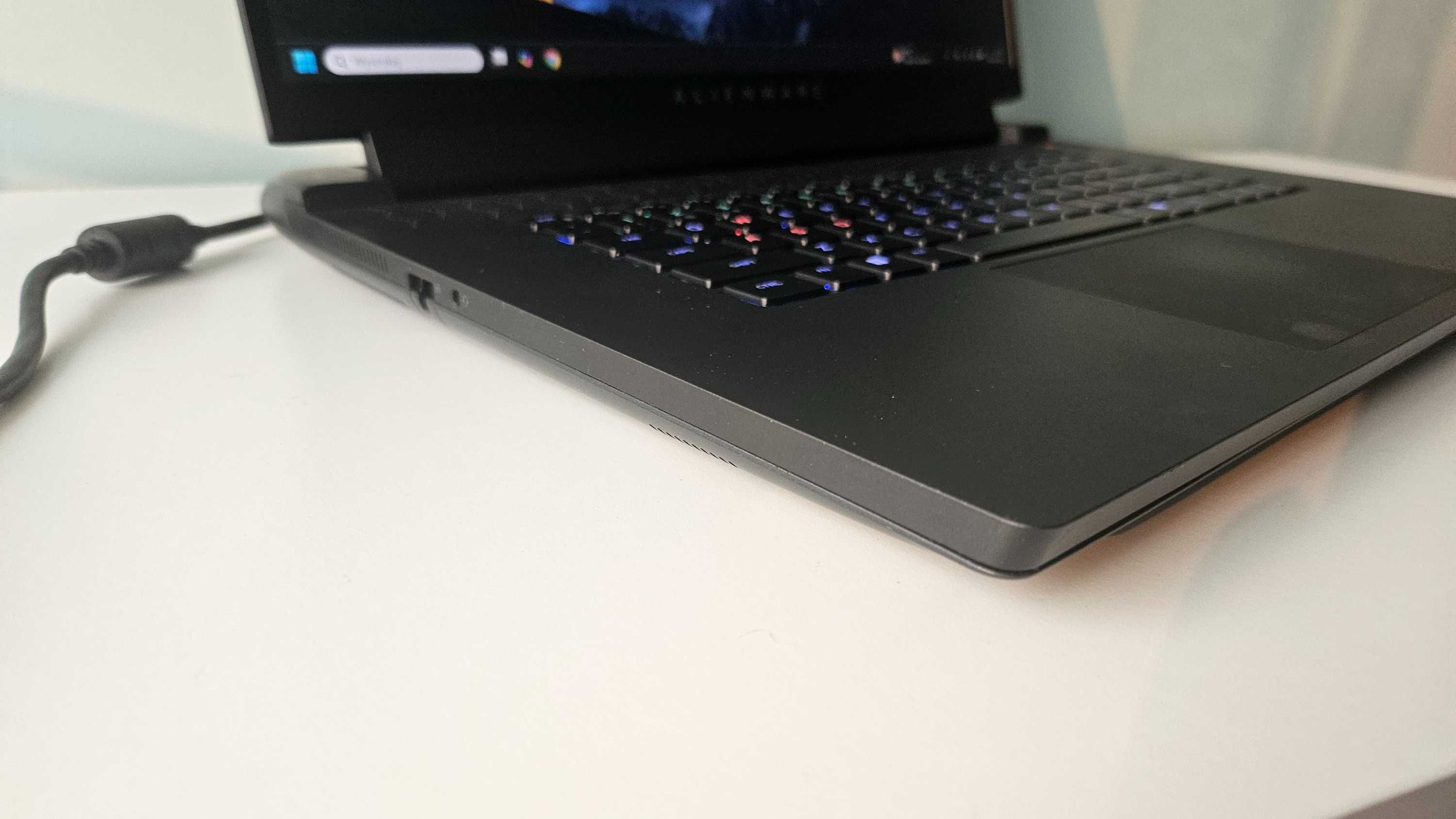 Alienware R17 R7-6800H/16GB/SSD 1TB/RX6850M-12GB/matryca 4k rezerwacja