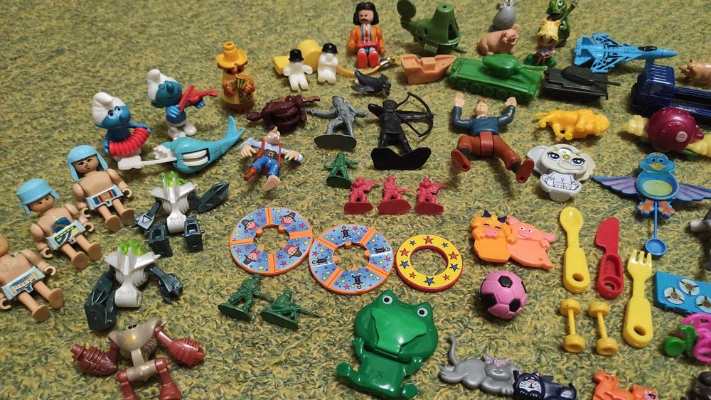 игрушки из киндеров