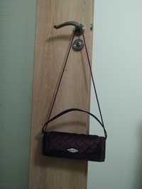 Fioletowa torebka kopertówka ze sznurkiem i doczepianym paskiem