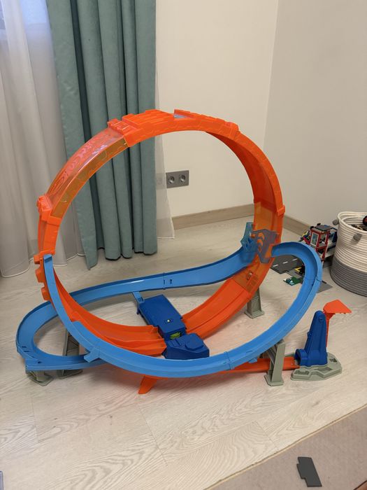 Hot Wheels трек