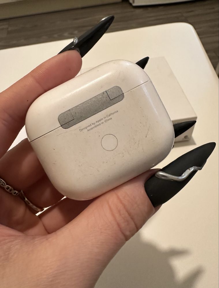 Продам Airpods 3