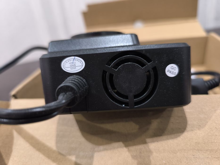 Автомобільний інвертор 12 - 220 В