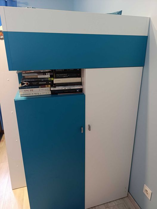 Łóżko piętrowe z biurkiem i szafą