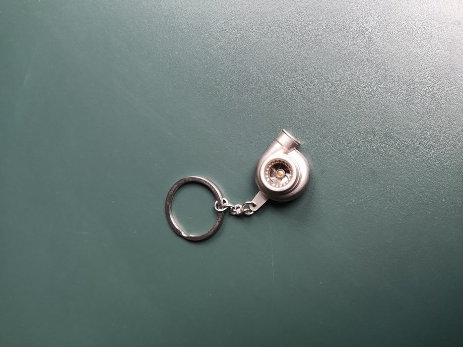 Porta chaves metálico Turbo + KAWS