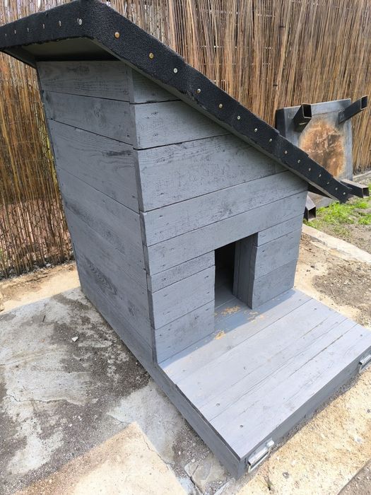 Buda dla psa ocieplona