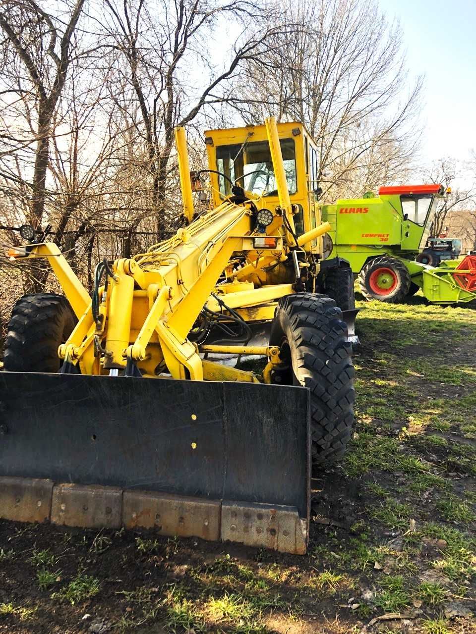 Автогрейдер ДЗ 122 в робочому стані