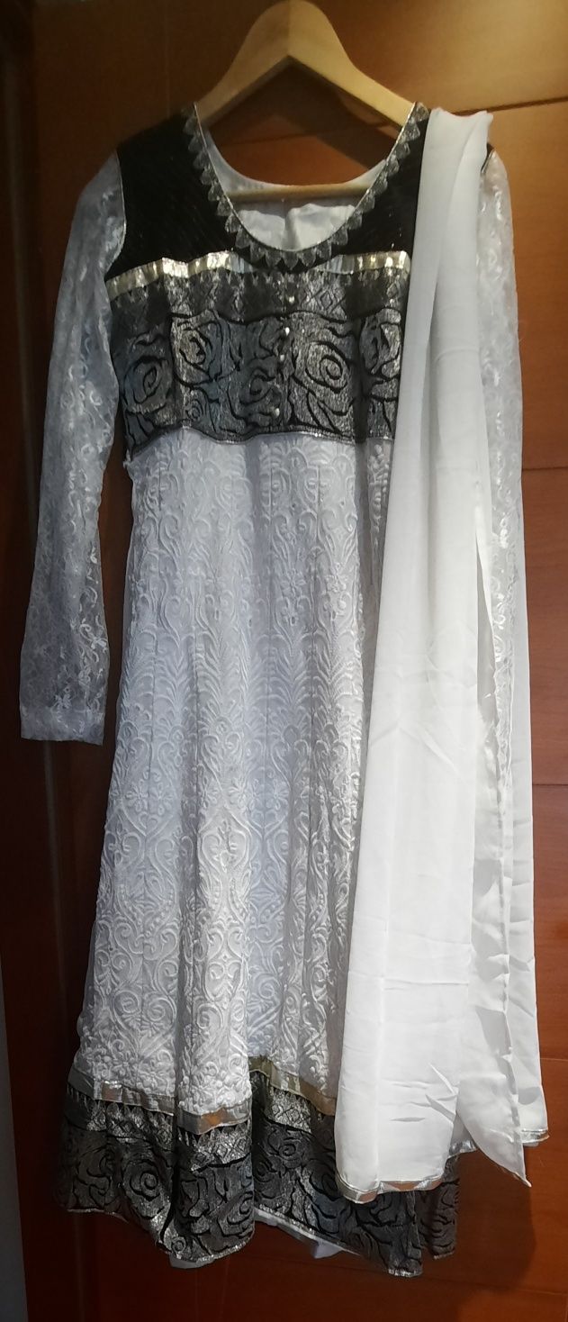 Roupa indiana de senhora