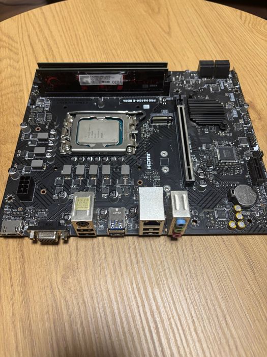 Материнська плата ,процесор ,оперативна память