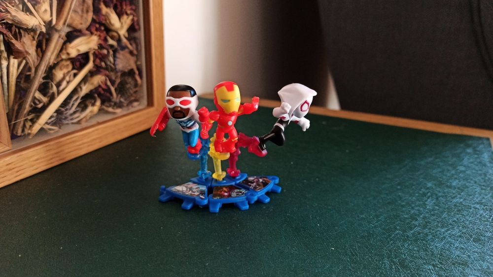 Avengers figurki zabawki kinder