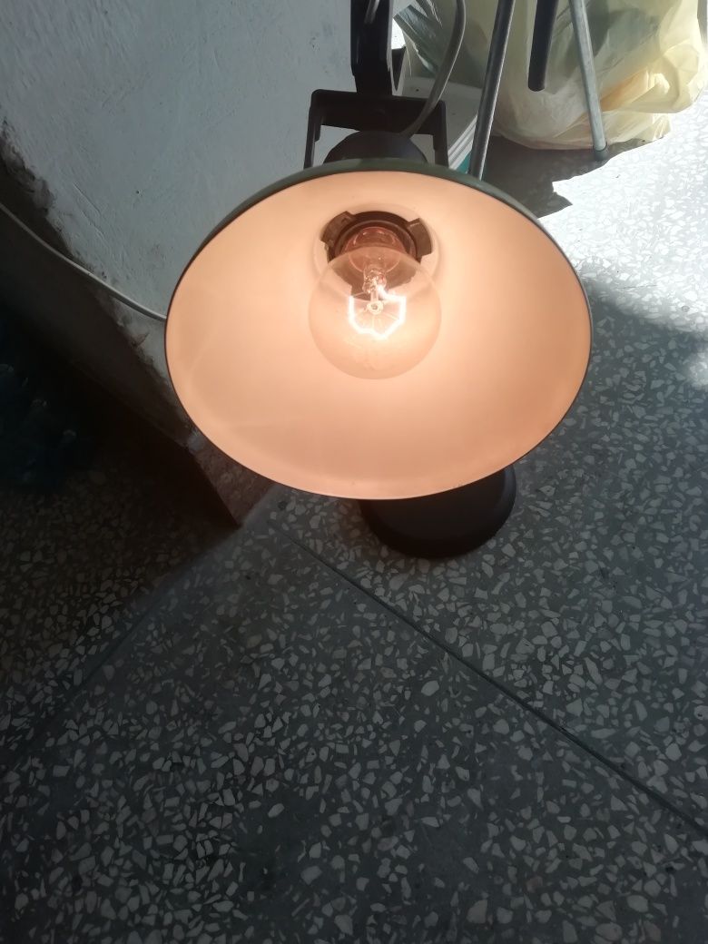 Lampa na biurko z czasów PRL z możliwością regulacji wysokości