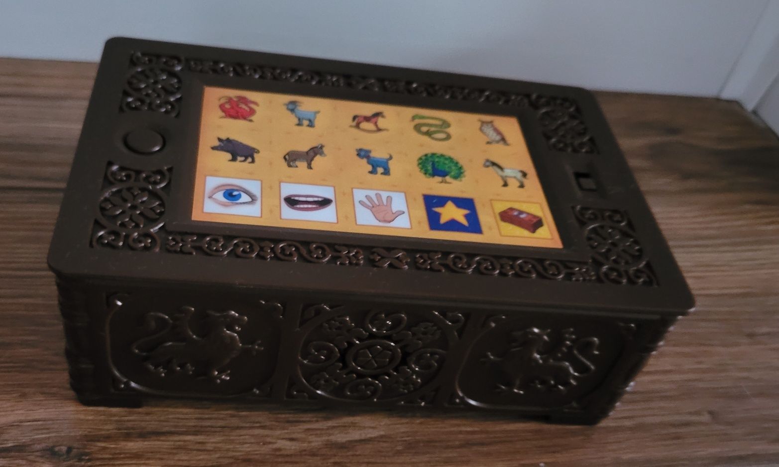 Gra planszowa KTO TO BYŁ? Ravensburger z interaktywna skrzynią J.nowa