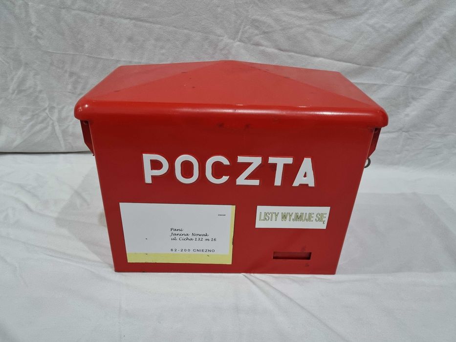 Skrzynka poczta-polska , PRL , Na bramę, do firmy , oryginalna+ klucz