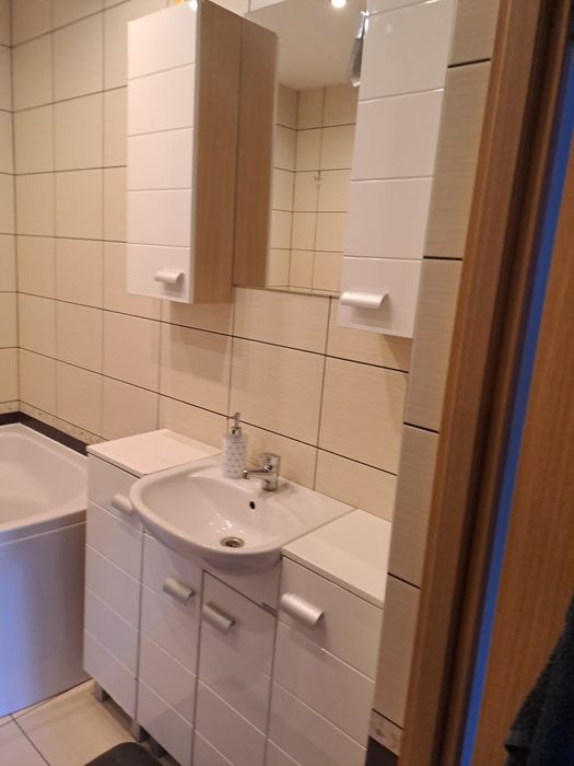 Okazja! Komplet mebli łazienkowych z umywalka, lustrem i bateria
