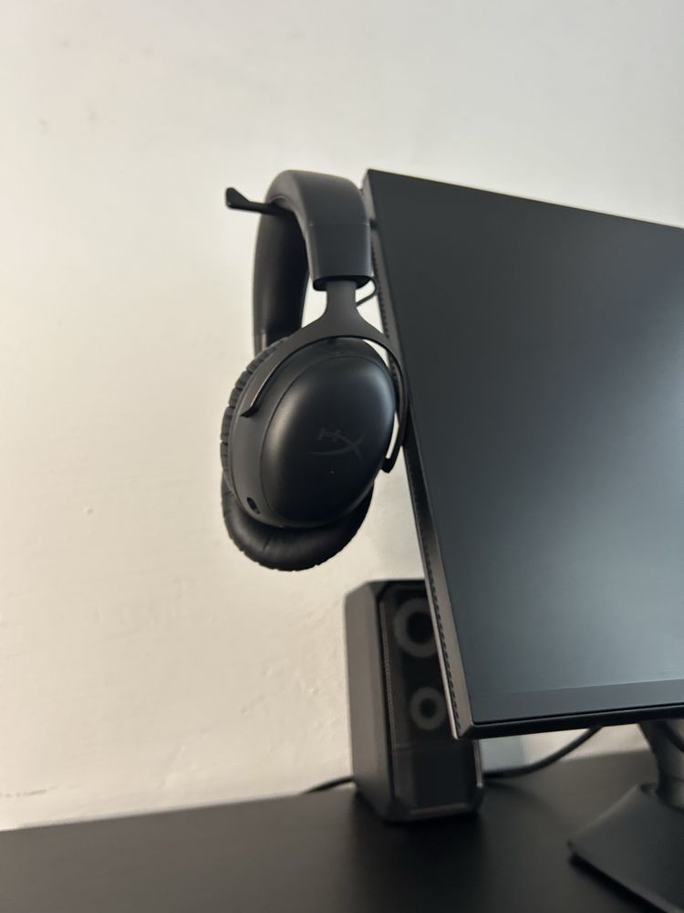 HyperX Cloud III Wireless (Ainda com GATANTIA)