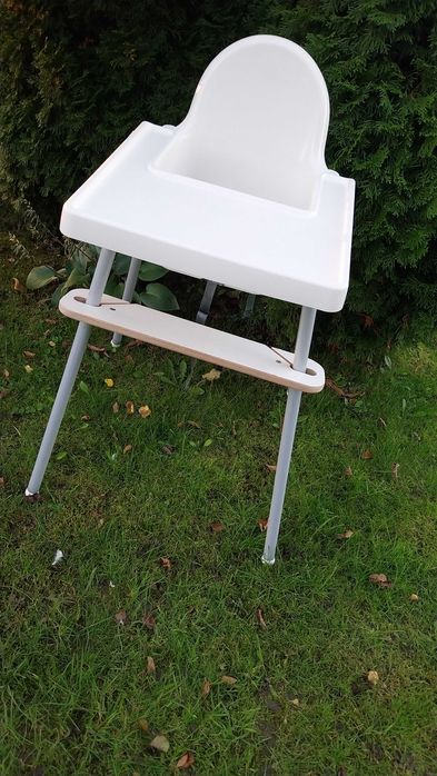Fotelik do karmienia IKEA z regulowanym podnóżkiem
