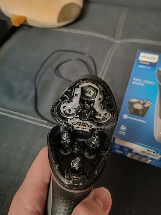 Електро бритва Philips S1142