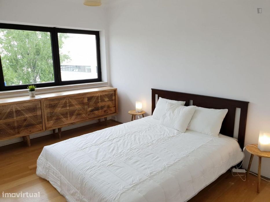 269105 - Quarto com cama de casal em...