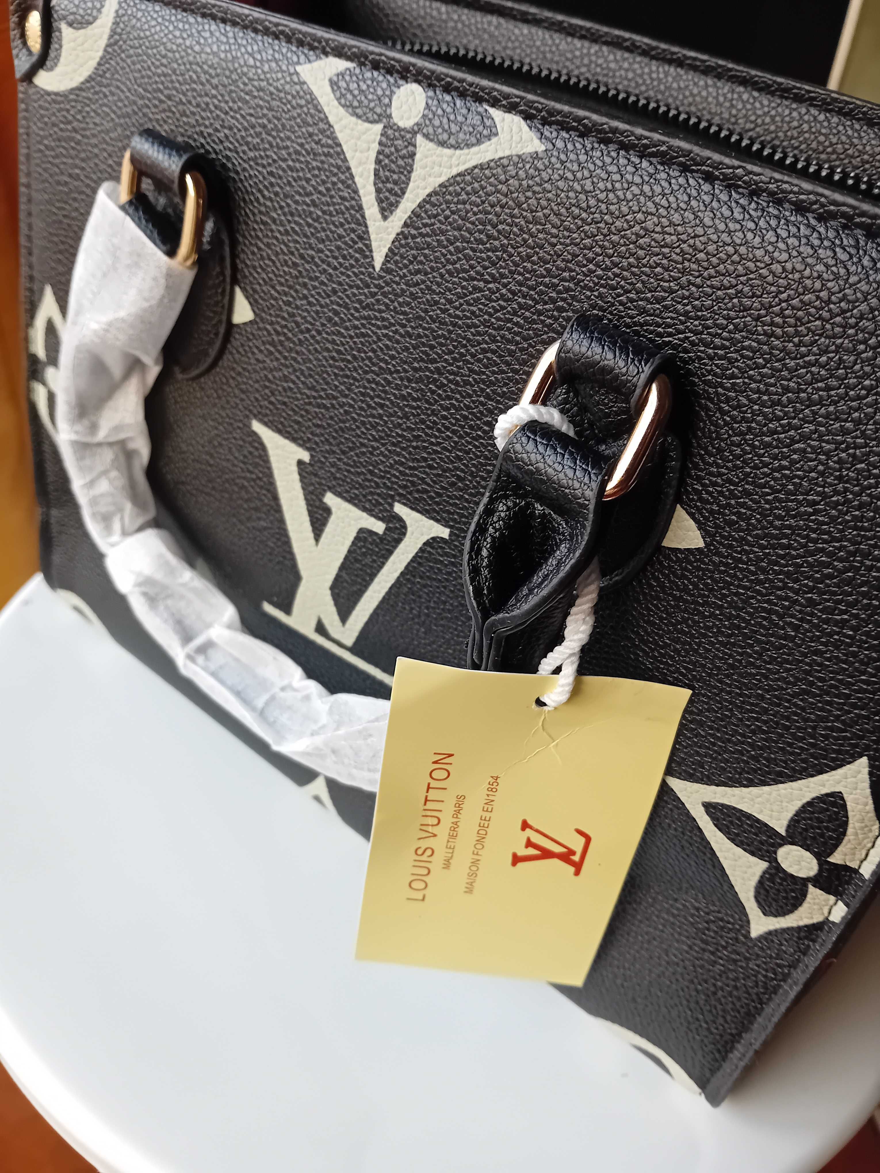 Bolsa nova da Louis Vuitton preta