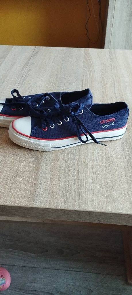 Tenisówki rozmiar 39 firmy Lee Cooper